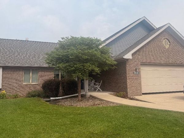 211 Windmill LANE, Walworth, WI 53184