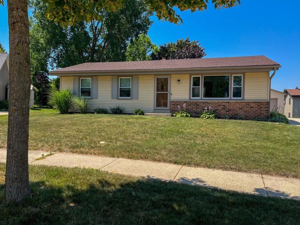 8642 S Fenway COURT, Oak Creek, WI 53154