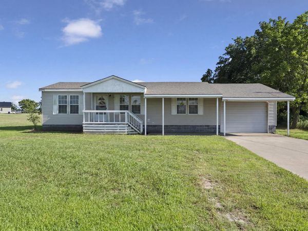 455 W 10th Avenue , Welch, OK 74331