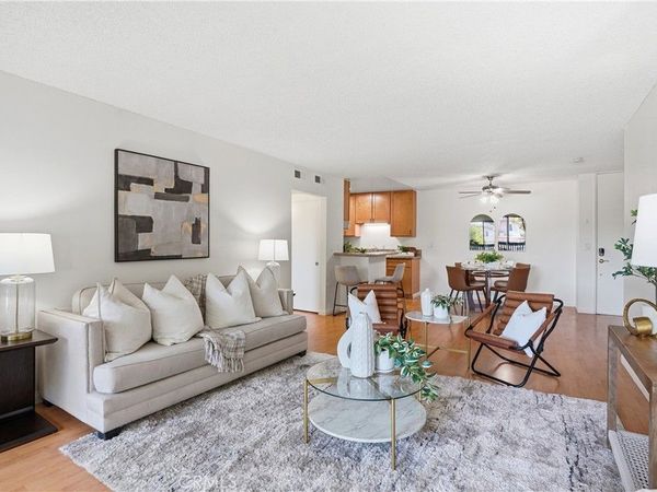 576 N Bellflower , Unit 310, Long Beach, CA 90814