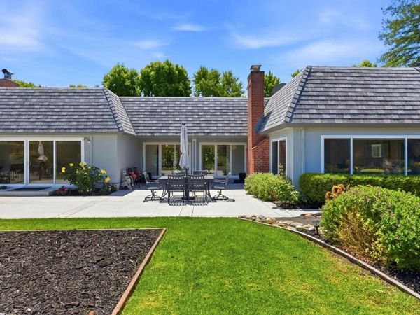 2140 Carmelita Avenue, Hillsborough, CA 94010