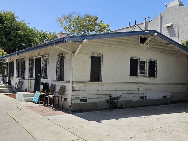 1243 N Beachwood Drive, Los Angeles, CA 90038