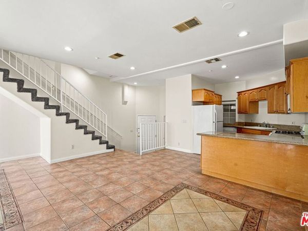 1201 Viola Avenue, Unit 104, Glendale, CA 91202