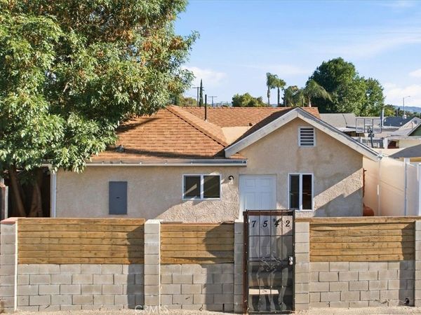 7542 White Oak Ave, Van Nuys, CA 91406