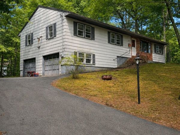 21 Sharon Road, Windham, NH 03087