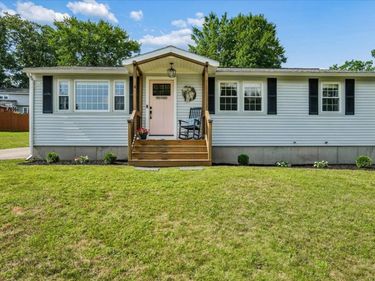 4 Sprucewood Avenue, Nashua, NH 03062