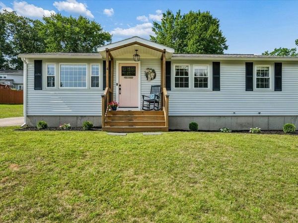4 Sprucewood Avenue, Nashua, NH 03062