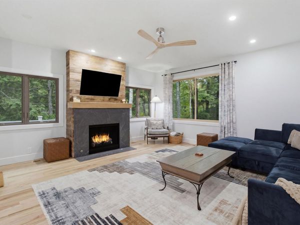 22 Reynolds Lane, Jamaica, VT 05343