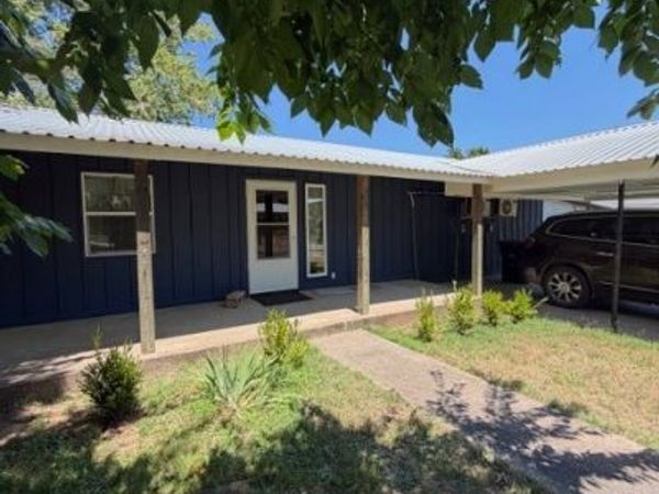 605 N Maytubby Street , Tishomingo, OK 73460