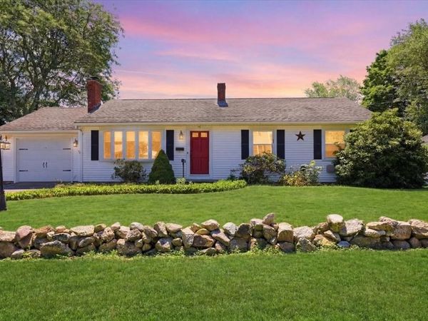 17 Green Dr, Dartmouth, MA 02747