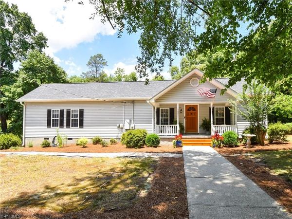 681 Sanford Avenue , Mocksville, NC 27028