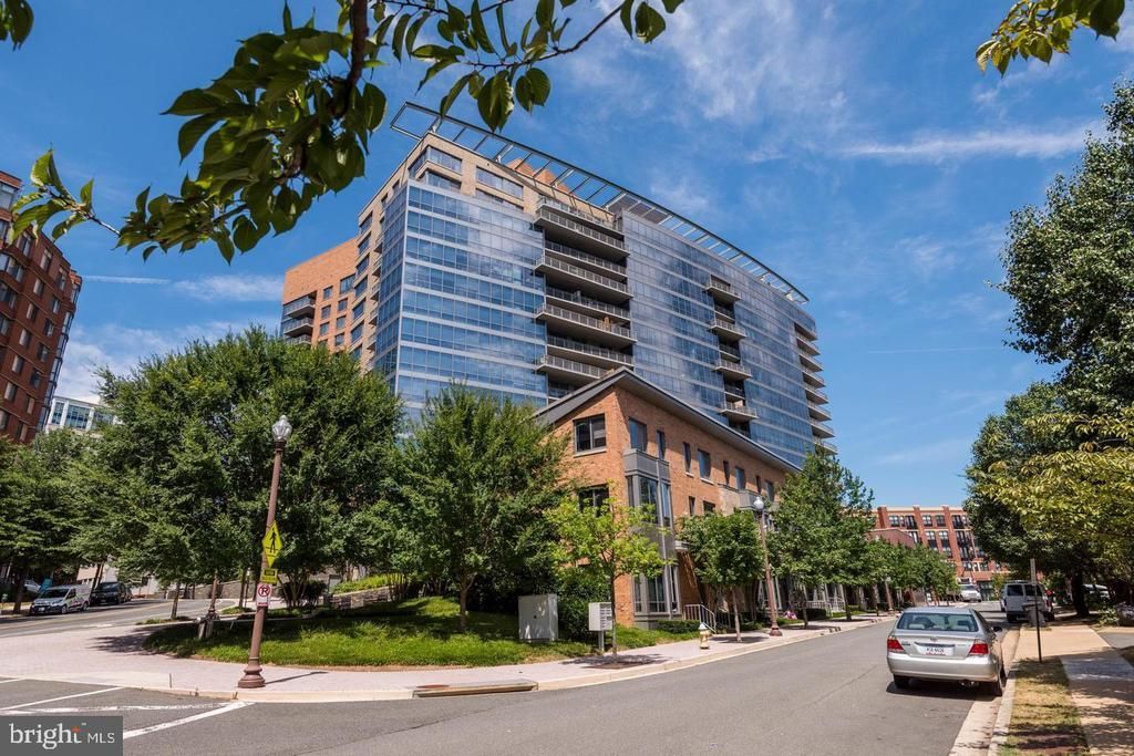 2001 15th Street N, Unit 1001, Arlington, VA 22201 Main Photo