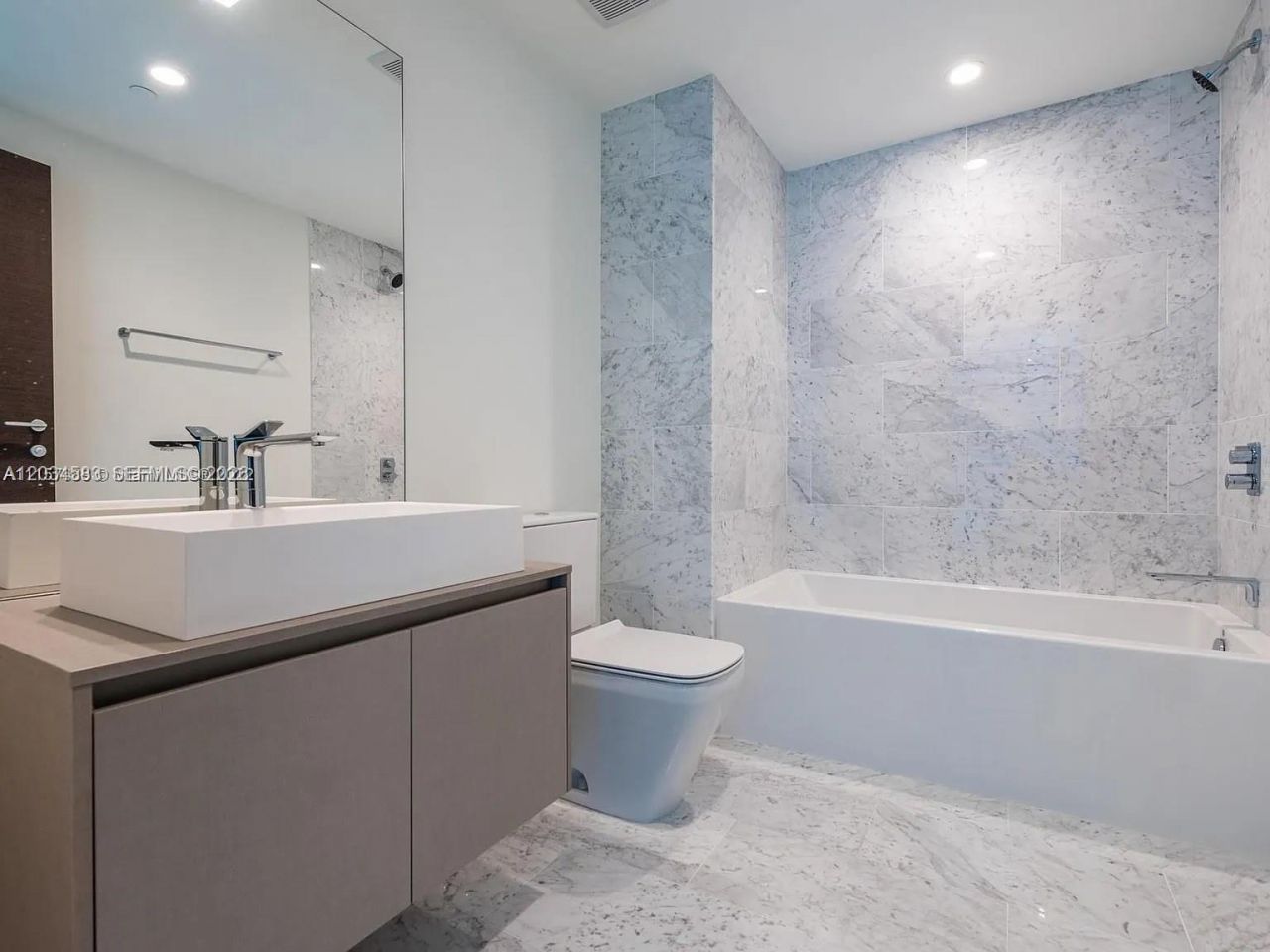 1000 Brickell Plz , Unit 3509, Miami, FL 33131 Photo