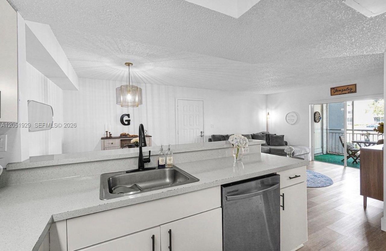 8680 SW 212th St , Unit 105, Cutler Bay, FL 33189 Photo