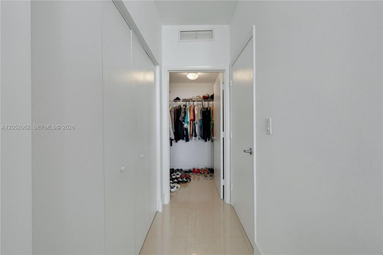 90 SW 3rd St , Unit 3511, Miami, FL 33130 Photo