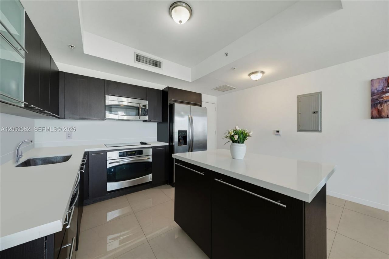 90 SW 3rd St , Unit 3511, Miami, FL 33130 Photo