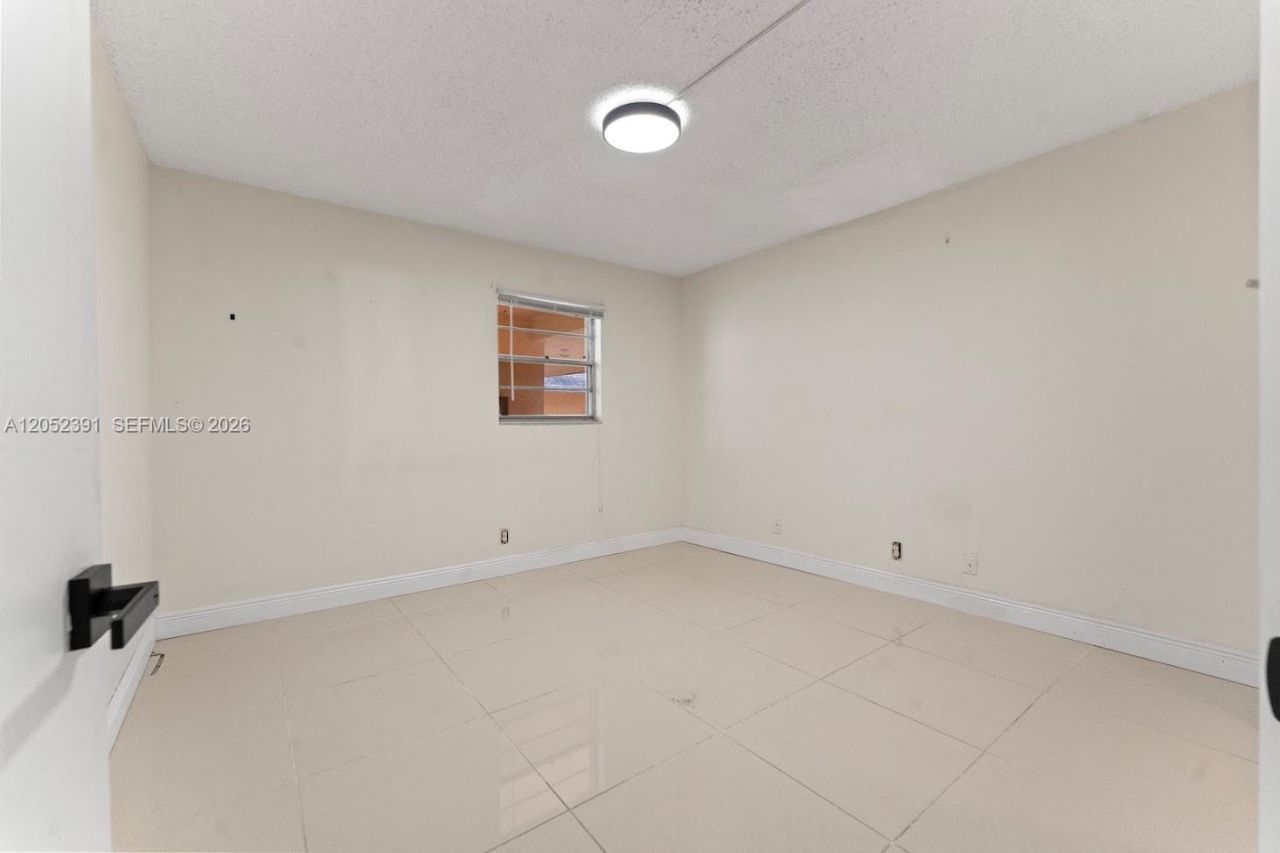 430 Commodore Dr, Unit 310, Plantation, FL 33325 Photo