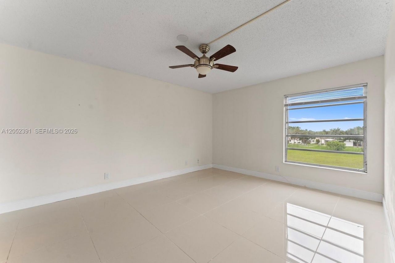 430 Commodore Dr, Unit 310, Plantation, FL 33325 Photo