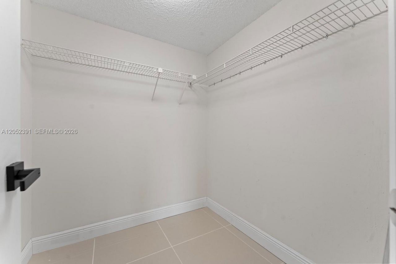 430 Commodore Dr, Unit 310, Plantation, FL 33325 Photo