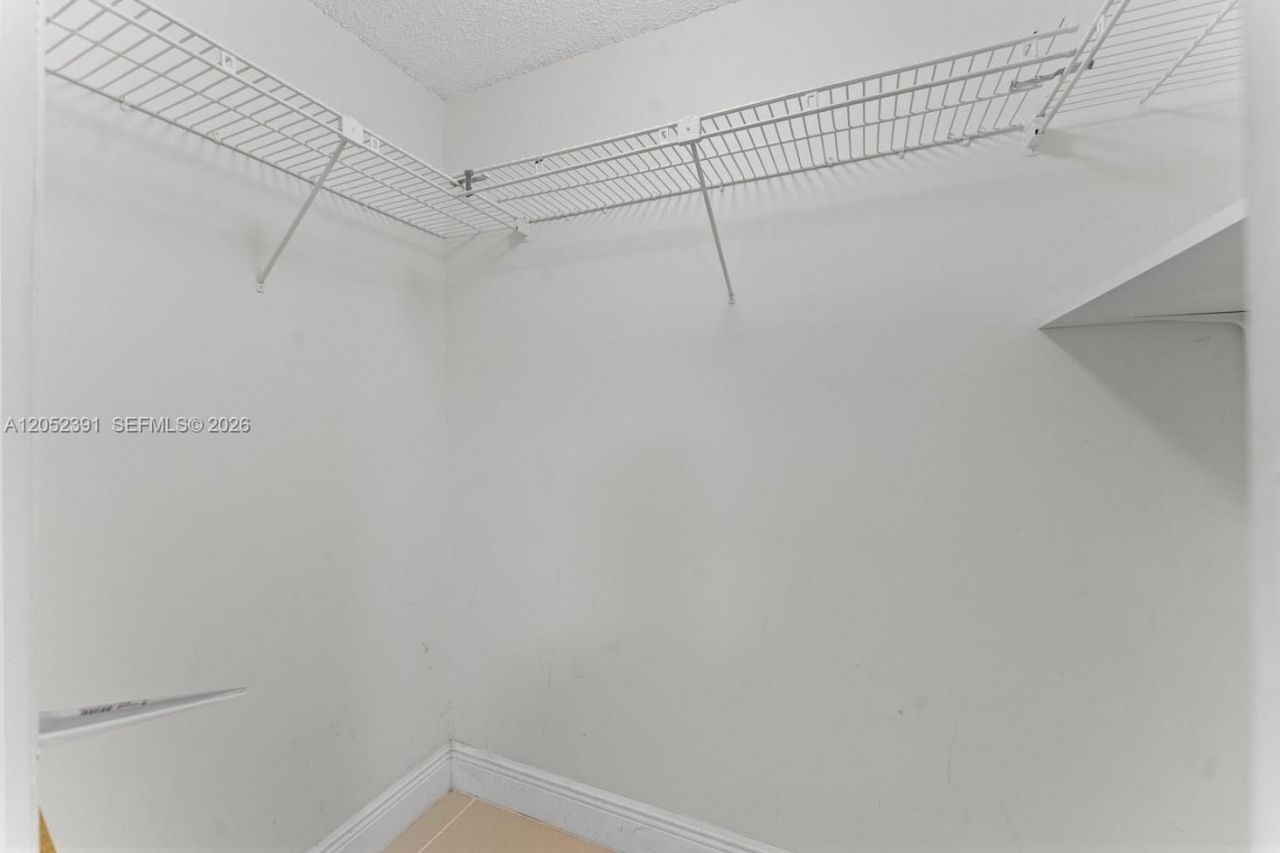 430 Commodore Dr, Unit 310, Plantation, FL 33325 Photo