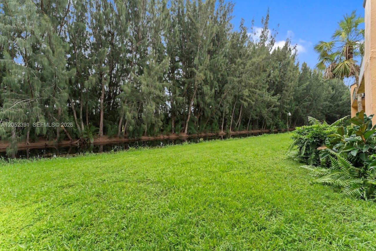 430 Commodore Dr, Unit 310, Plantation, FL 33325 Photo