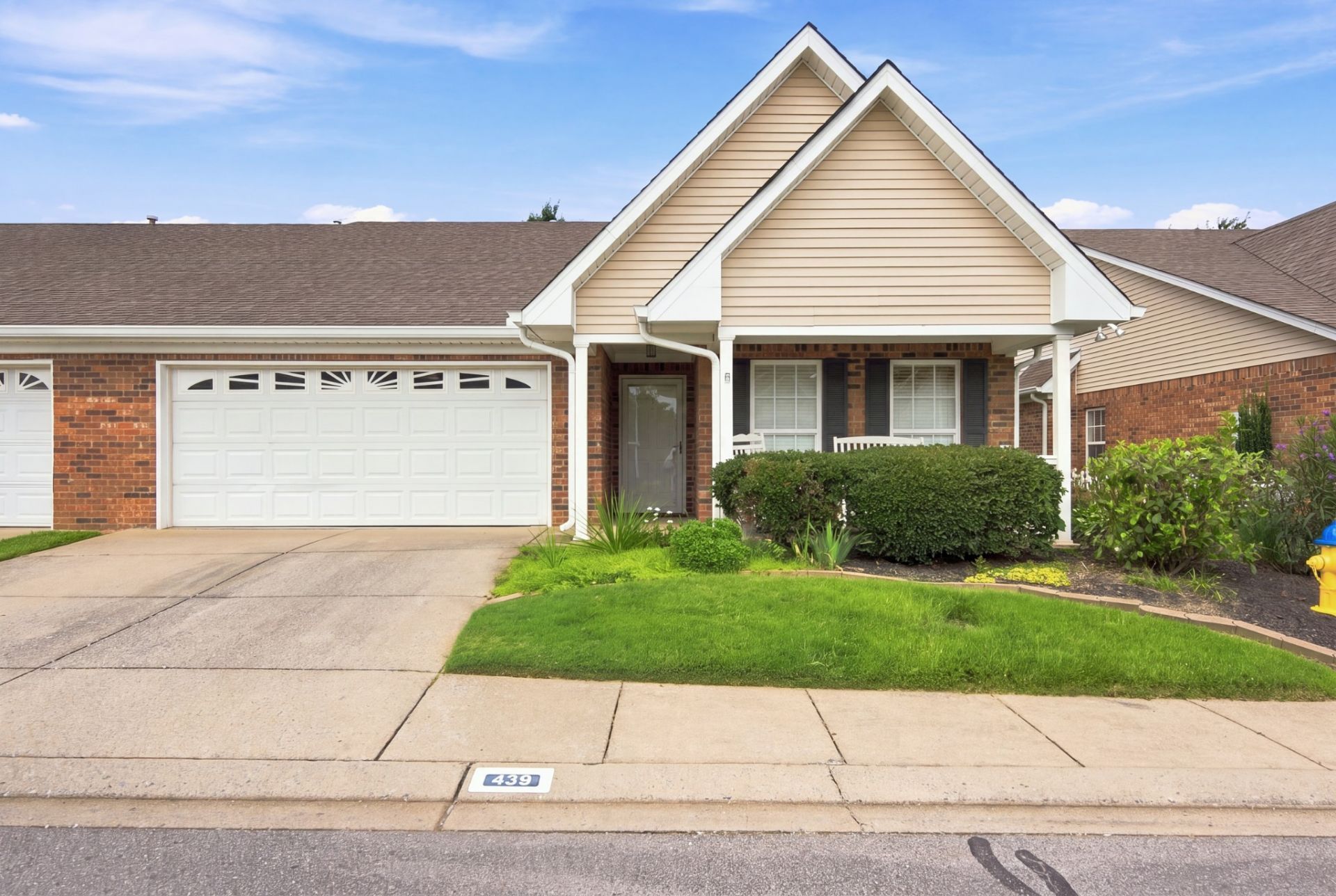 439 Village Green Cir, Murfreesboro, TN 37128 Main Photo
