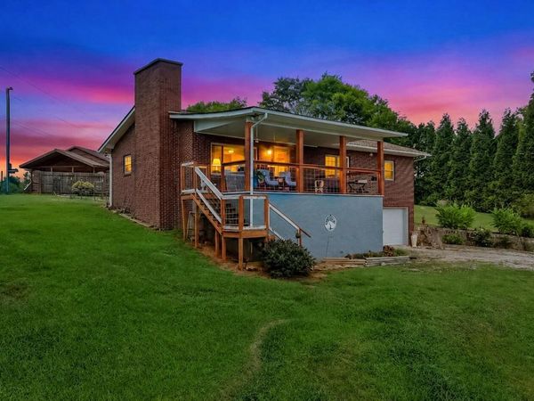 2812 Mentor Rd, Louisville, TN 37777