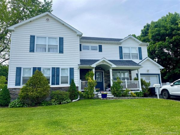 11 Charlotte Place , Plainview, NY 11803
