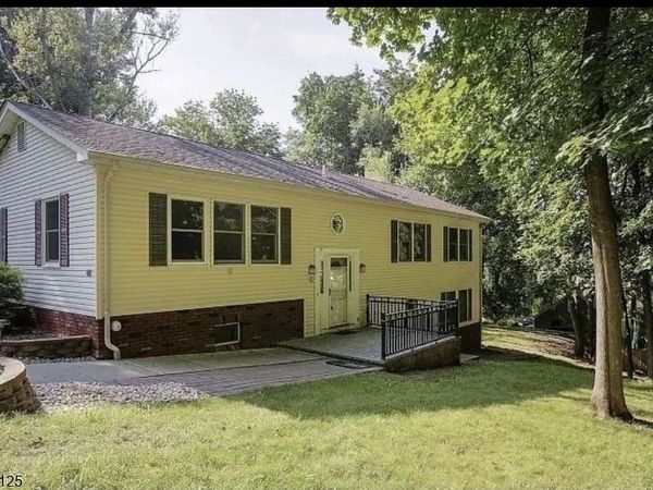 66 Maple St, Watchung, NJ 07069