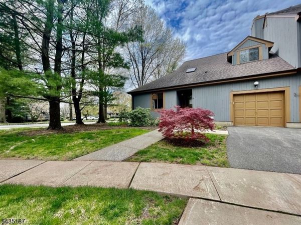 2 Hawthorne Pl, Bernards, NJ 07920