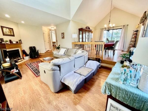 2 Hawthorne Pl, Bernards, NJ 07920