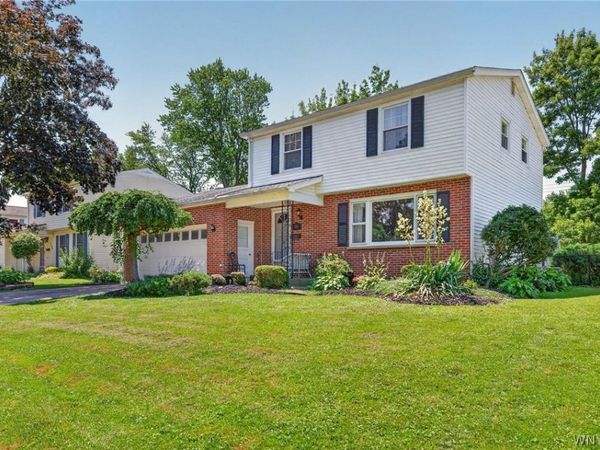 114 Meadow , Hamburg, NY 14075