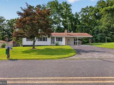 694 GUERNSEY ROAD, ASPERS, PA 17304