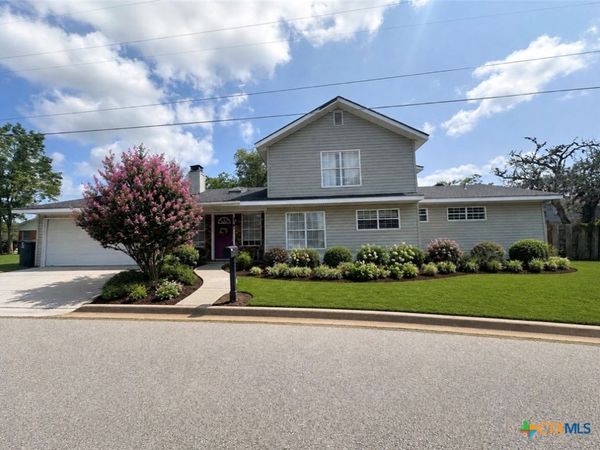 1104 Moss Lane , Cuero, TX 77954