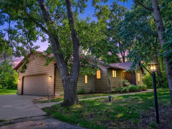 8062 Burr Oak Trail, Cross Plains, WI 53528