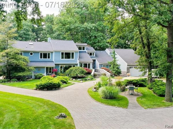 29474 East River Road, Grosse Ile Twp, MI 48138