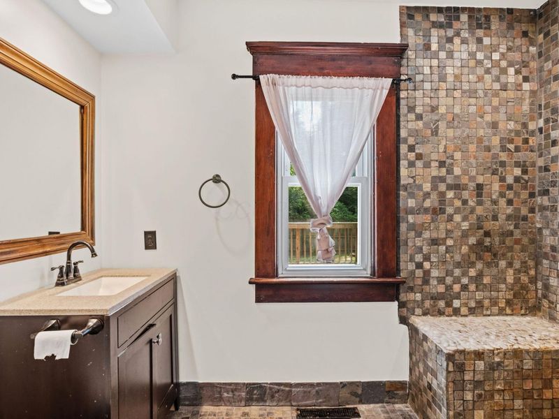 107 Price Road, Columbus, OH 43230 Photo 12
