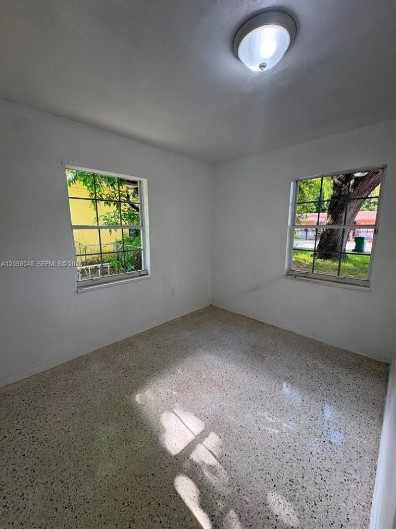 475 NE 164th St, Miami, FL 33162 Photo
