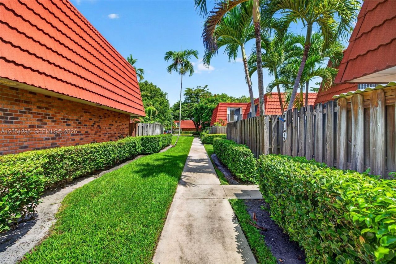 719 NW 98th Cir , Plantation, FL 33324 Photo