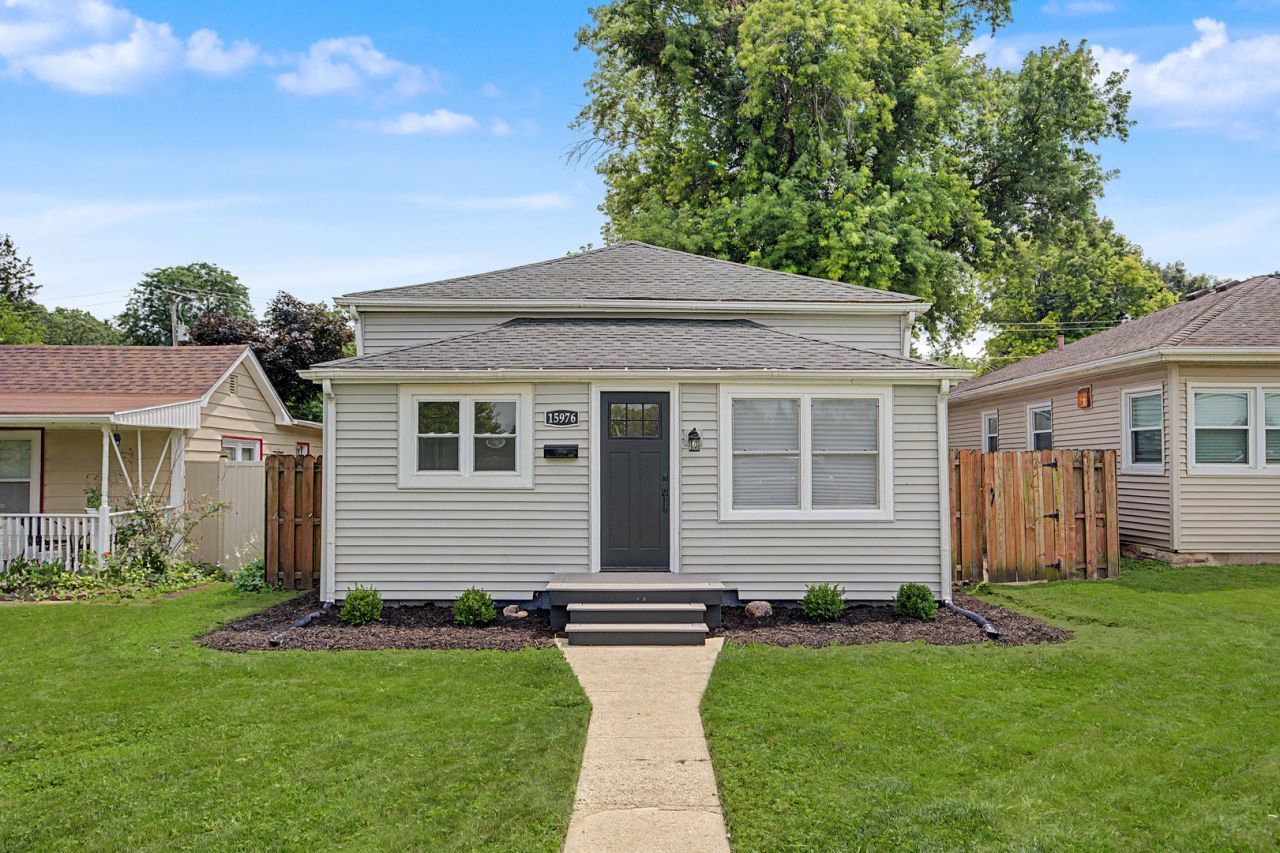 15976 New Avenue , Lemont, IL 60439