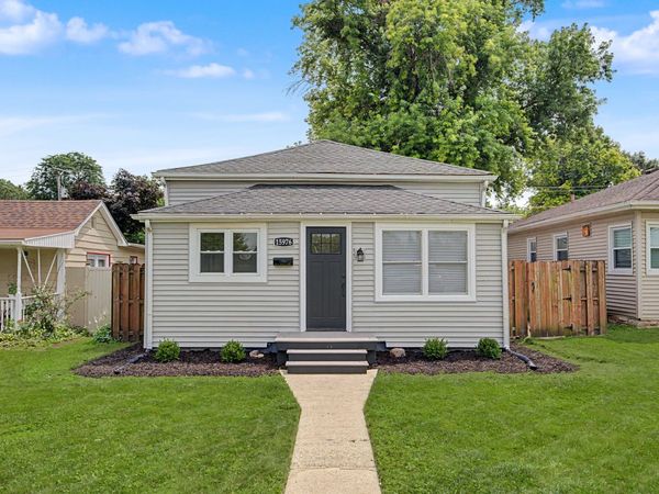 15976 New Avenue , Lemont, IL 60439