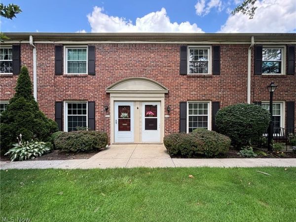1315 W Market Street , Akron, OH 44313