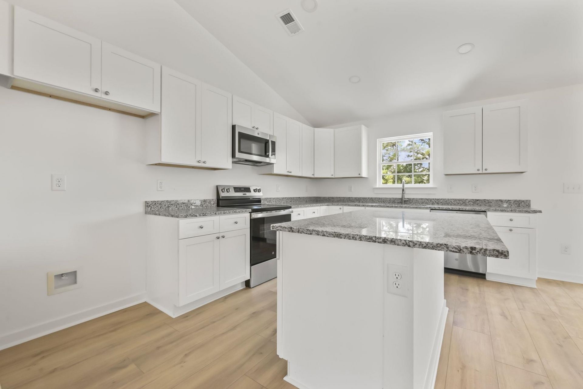439 Pine Needle Dr. Photo 11