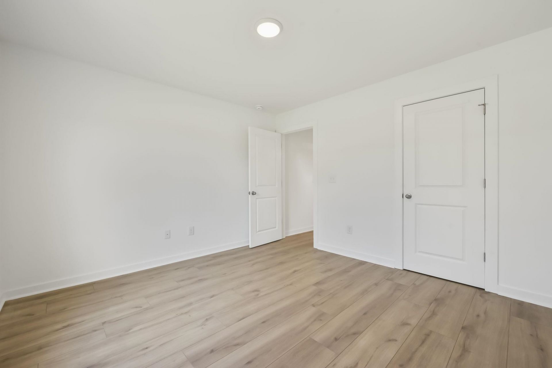 439 Pine Needle Dr. Photo 31