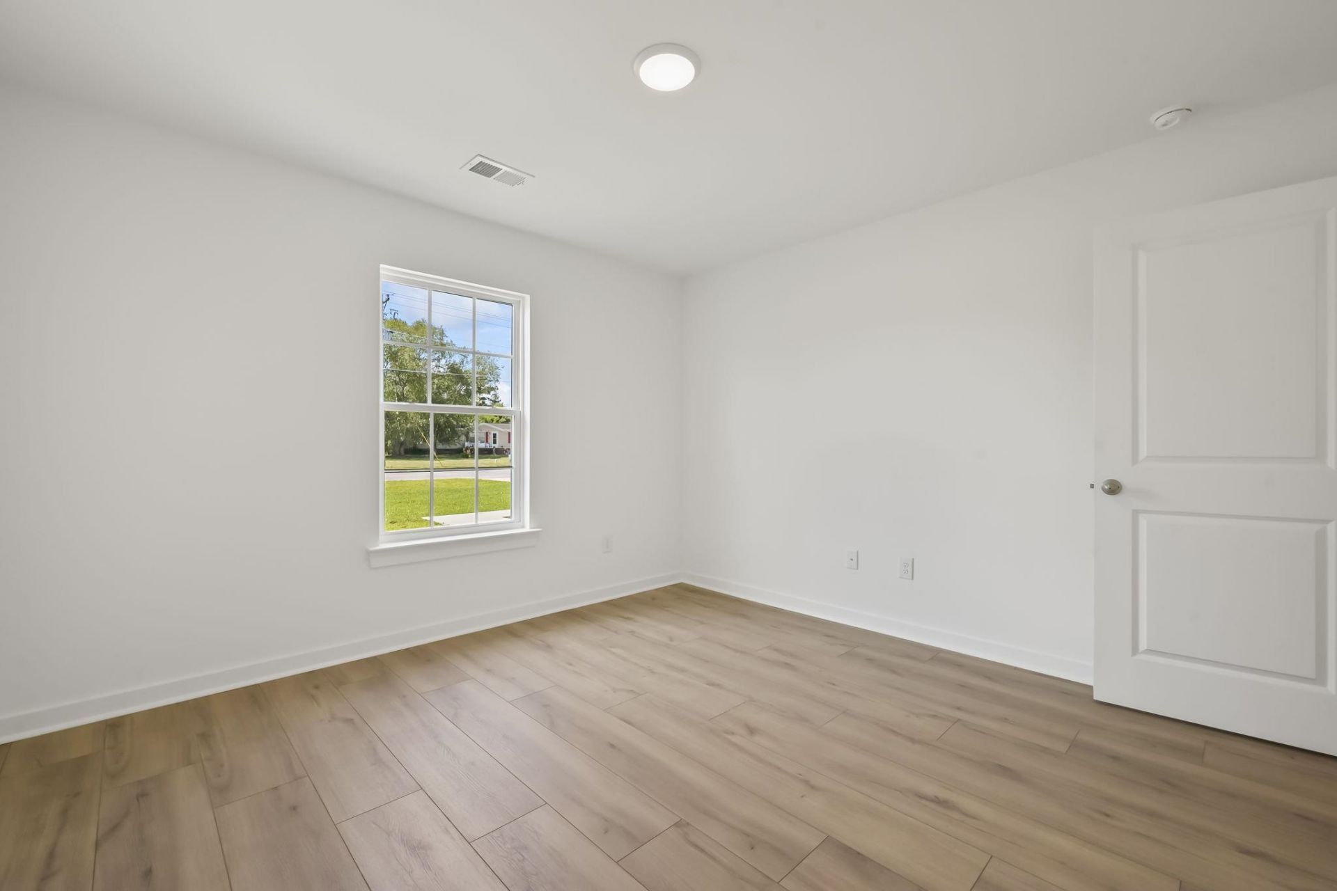 439 Pine Needle Dr. Photo 32