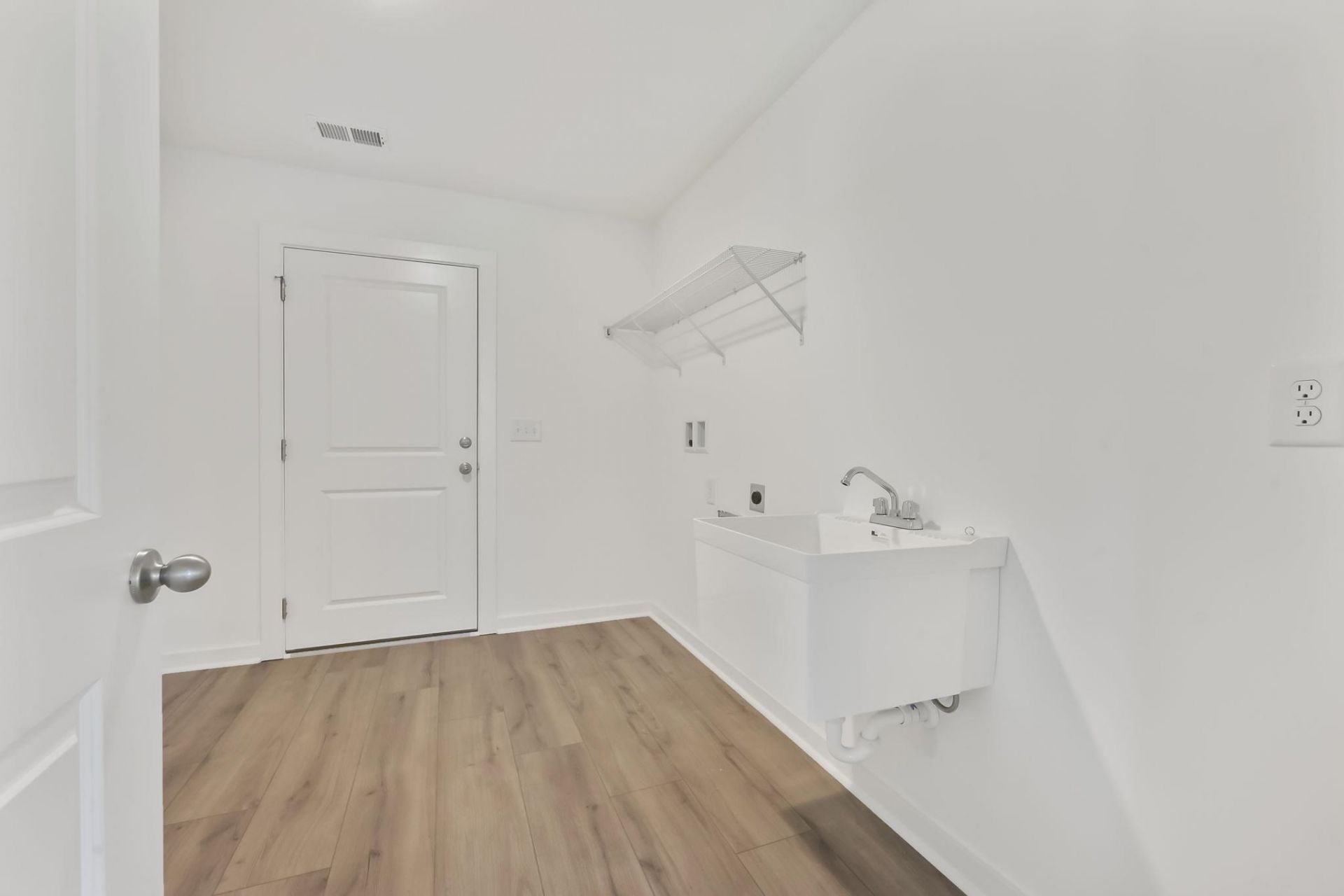 439 Pine Needle Dr. Photo 34