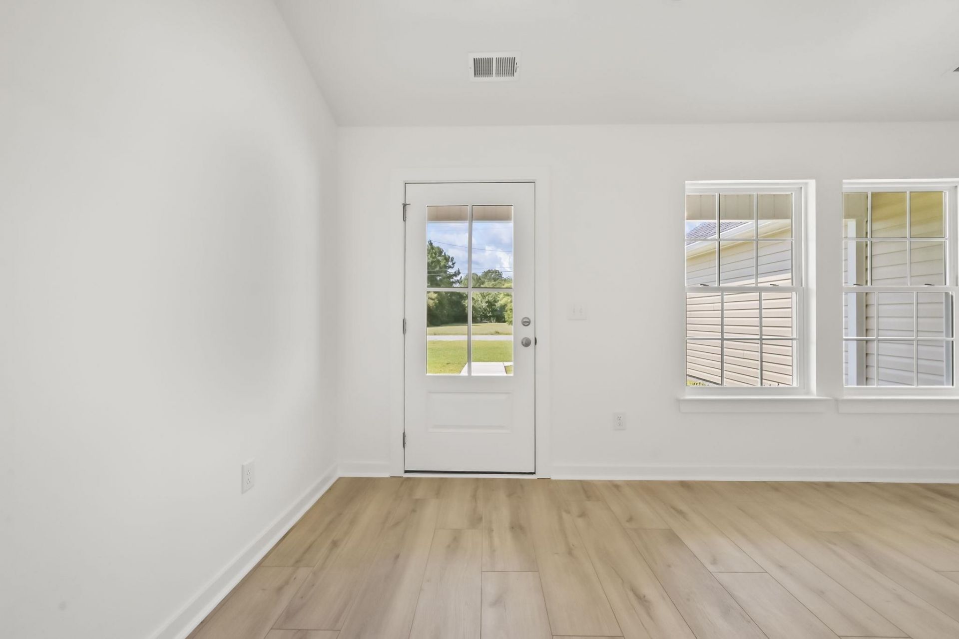 439 Pine Needle Dr. Photo 4