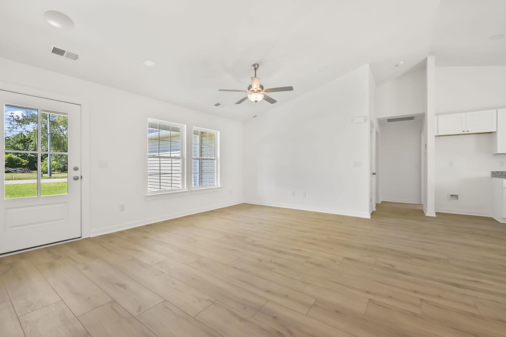 439 Pine Needle Dr. Photo 5