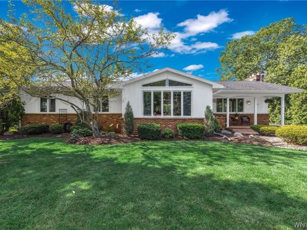 2932 Brent Dr , Sanborn, NY 14132