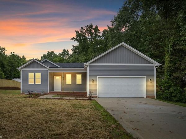 3634 Old Vineyard Road , Winston-Salem, NC 27104